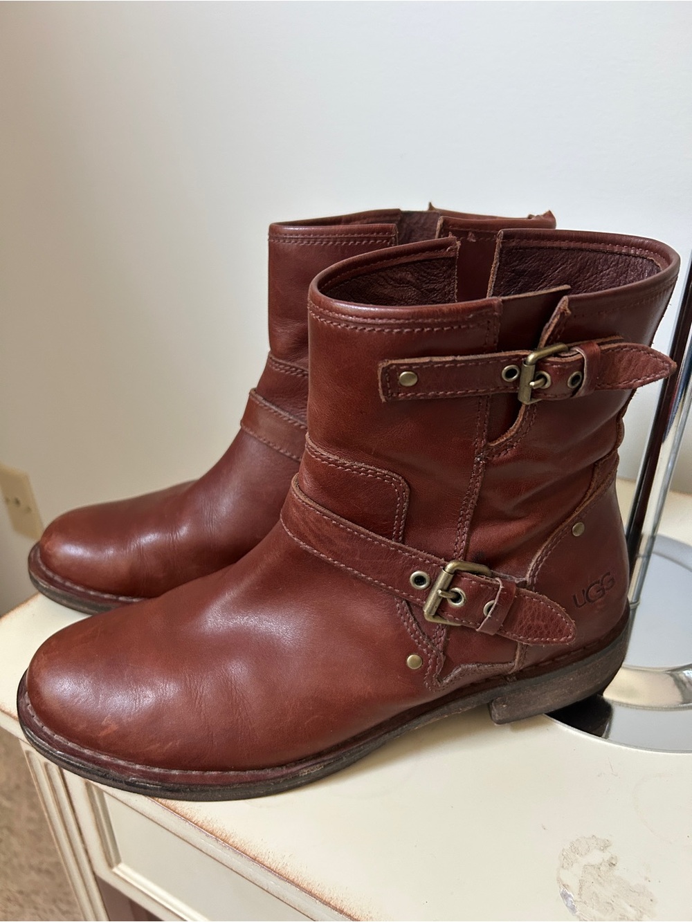 Pre-owned Sz 9 Ugg brown leather boots
